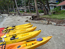 Lekker kayaking naar de eilandjes tengenover het Siam Bay Resort
