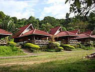de Baan Bon Nern bungalows met hun Vide zichtbaar aan de bovenzijde