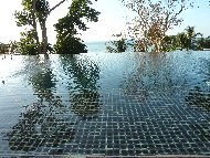Het nieuwe 2e zwembad in het Siam Bay Resort: een infinity pool
